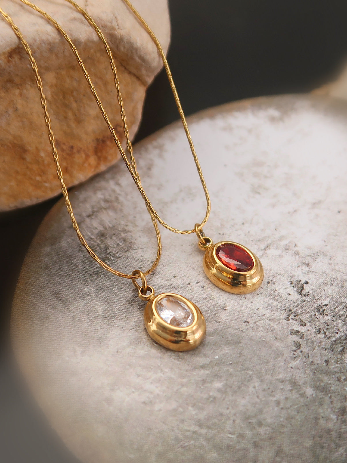 Collana con pendente ovale in zirconi placcato oro 18 carati