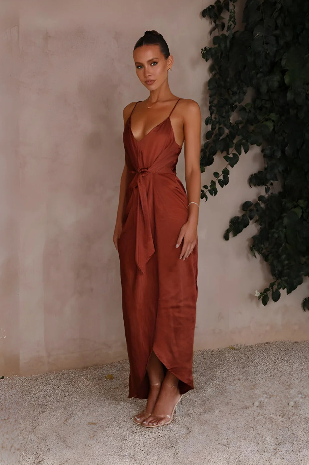 Elegante abito francese senza maniche con scollo a V