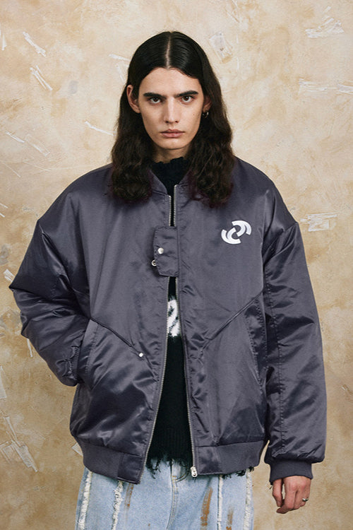 Elegante bomber con bottoni automatici