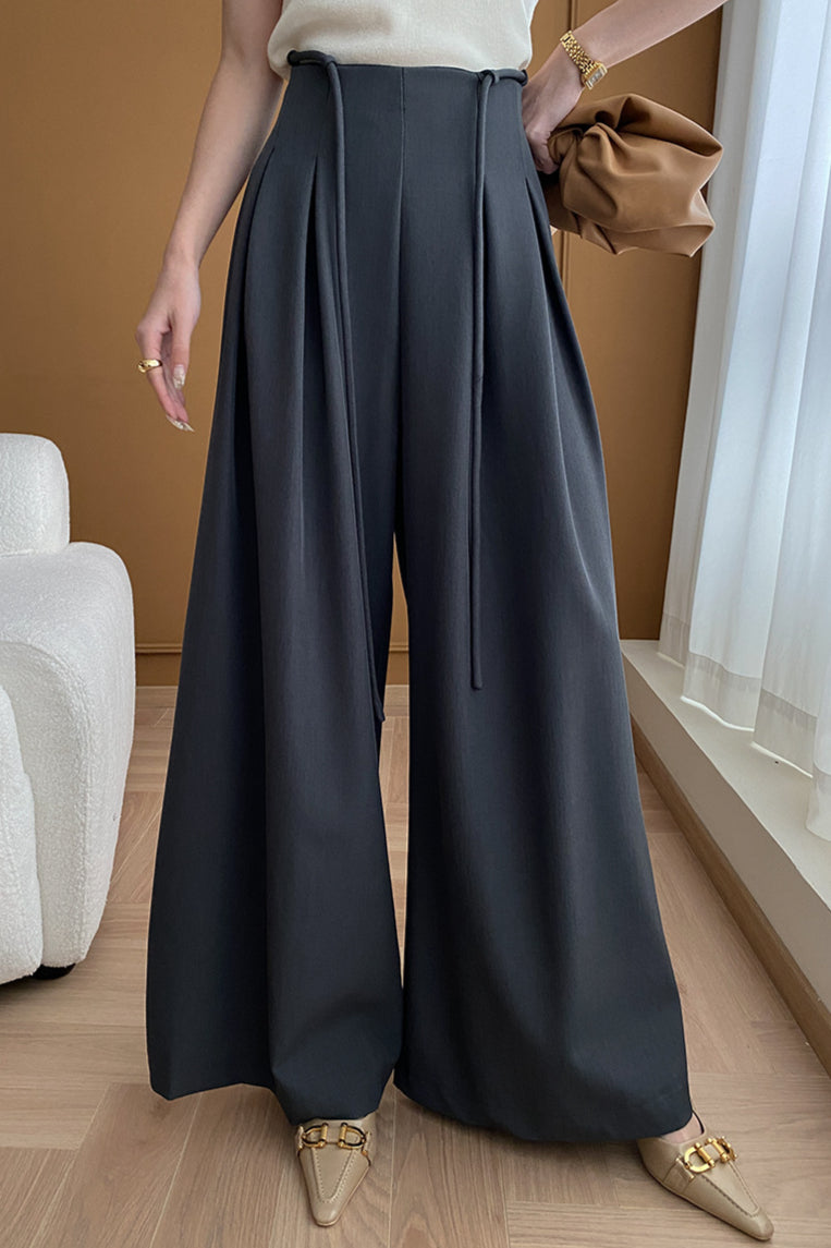 Lussuosi pantaloni a vita alta e gamba larga