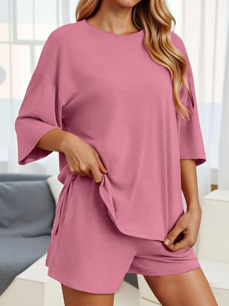 Completo da salotto morbido ed elasticizzato da donna: comodo ed elegante completo da 2 pezzi