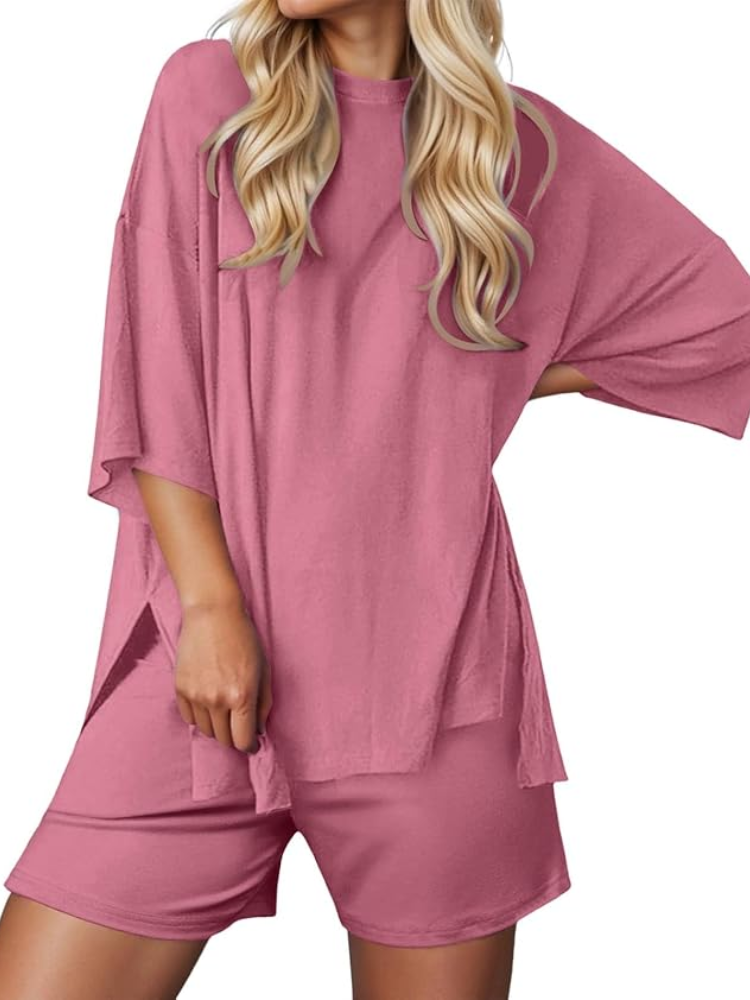 Completo da salotto morbido ed elasticizzato da donna: comodo ed elegante completo da 2 pezzi