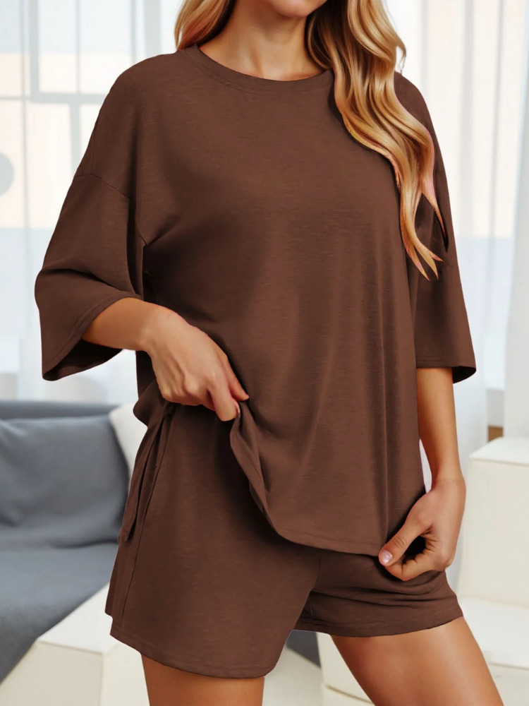 Completo da salotto morbido ed elasticizzato da donna: comodo ed elegante completo da 2 pezzi
