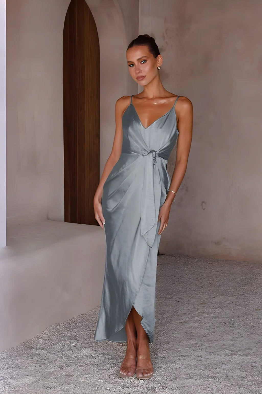 Elegante abito francese senza maniche con scollo a V