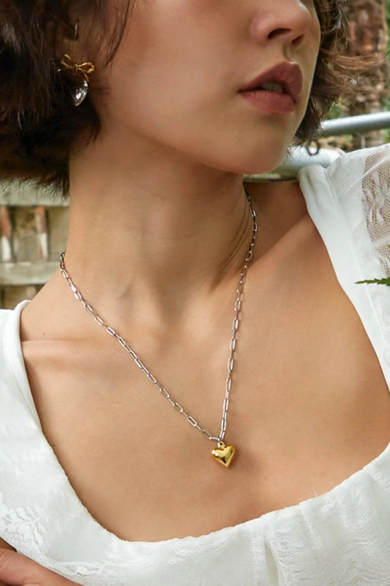 Collana con ciondolo Love in acciaio inossidabile color argento e oro 18K