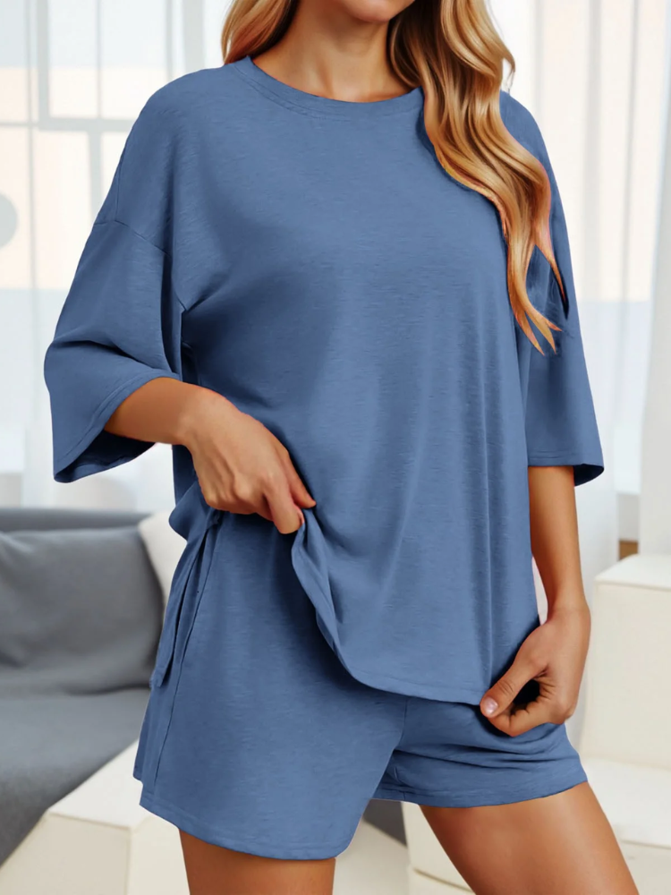 Completo da salotto morbido ed elasticizzato da donna: comodo ed elegante completo da 2 pezzi