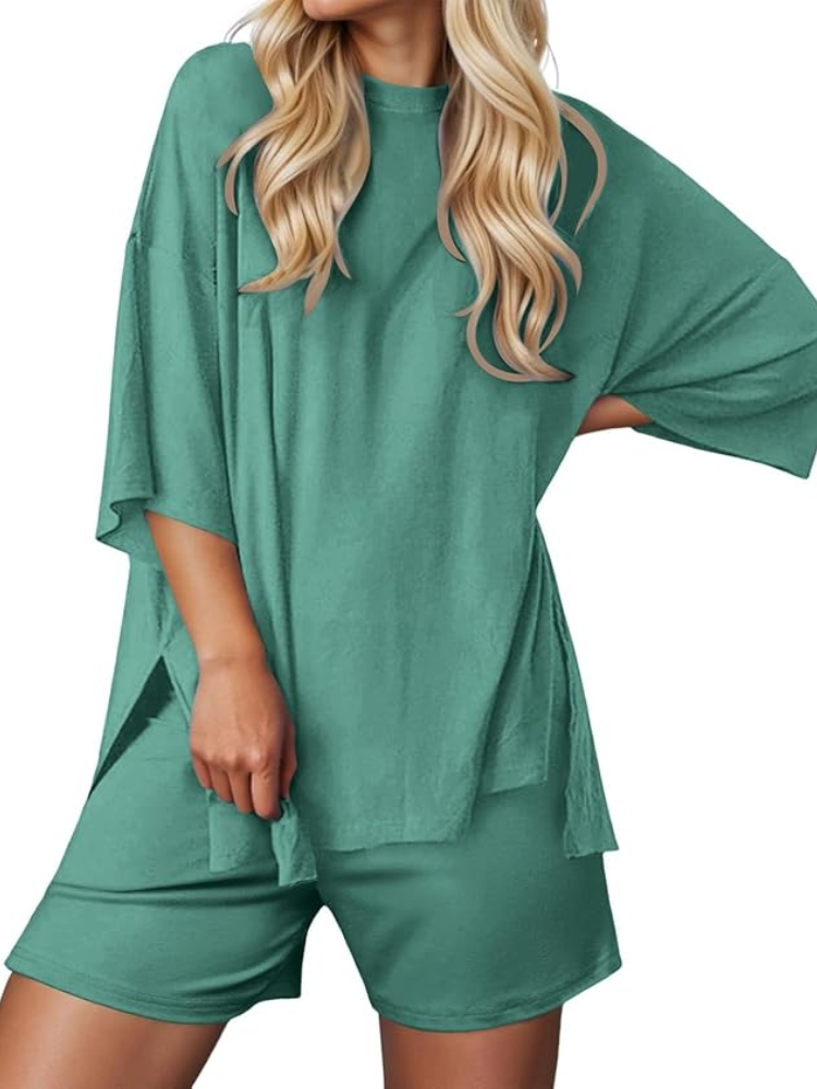 Completo da salotto morbido ed elasticizzato da donna: comodo ed elegante completo da 2 pezzi