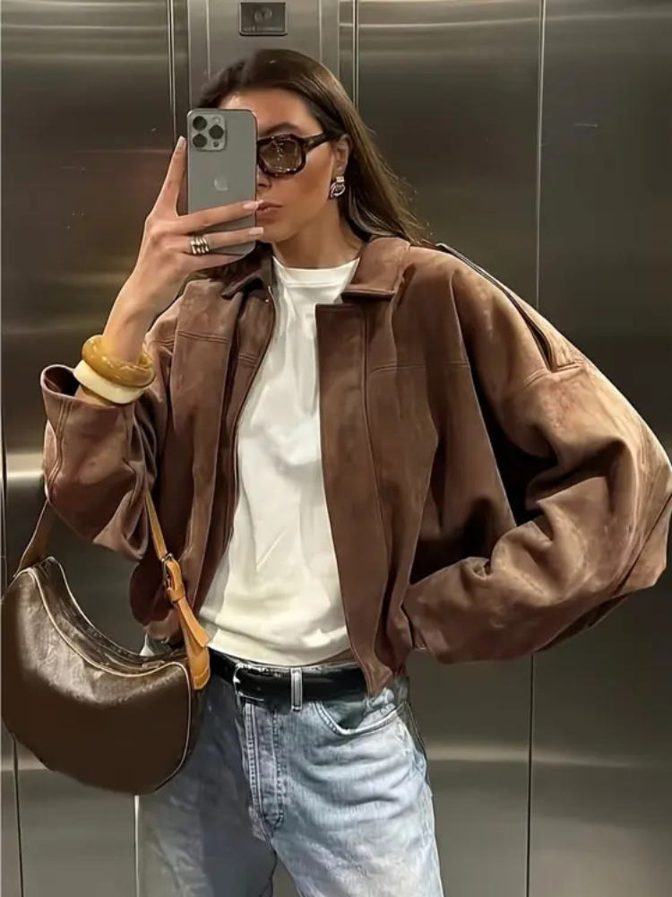 Serie di Giacche Bomber con Bordi in Pelle Scamosciata