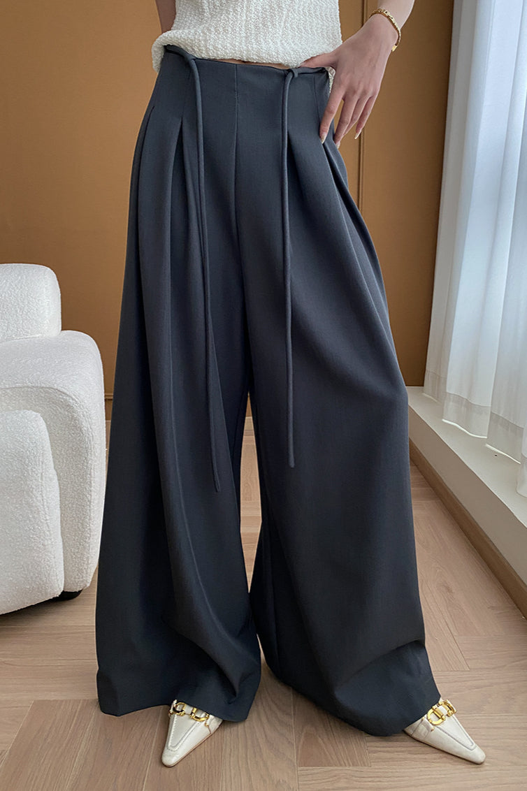 Lussuosi pantaloni a vita alta e gamba larga
