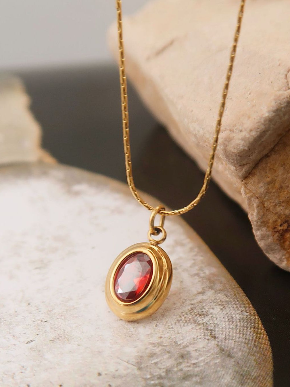 Collana con pendente ovale in zirconi placcato oro 18 carati