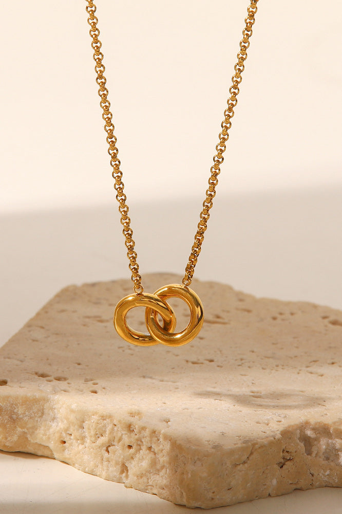 Elegante collana a catena con maglie d'oro