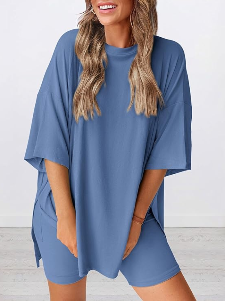 Completo da salotto morbido ed elasticizzato da donna: comodo ed elegante completo da 2 pezzi