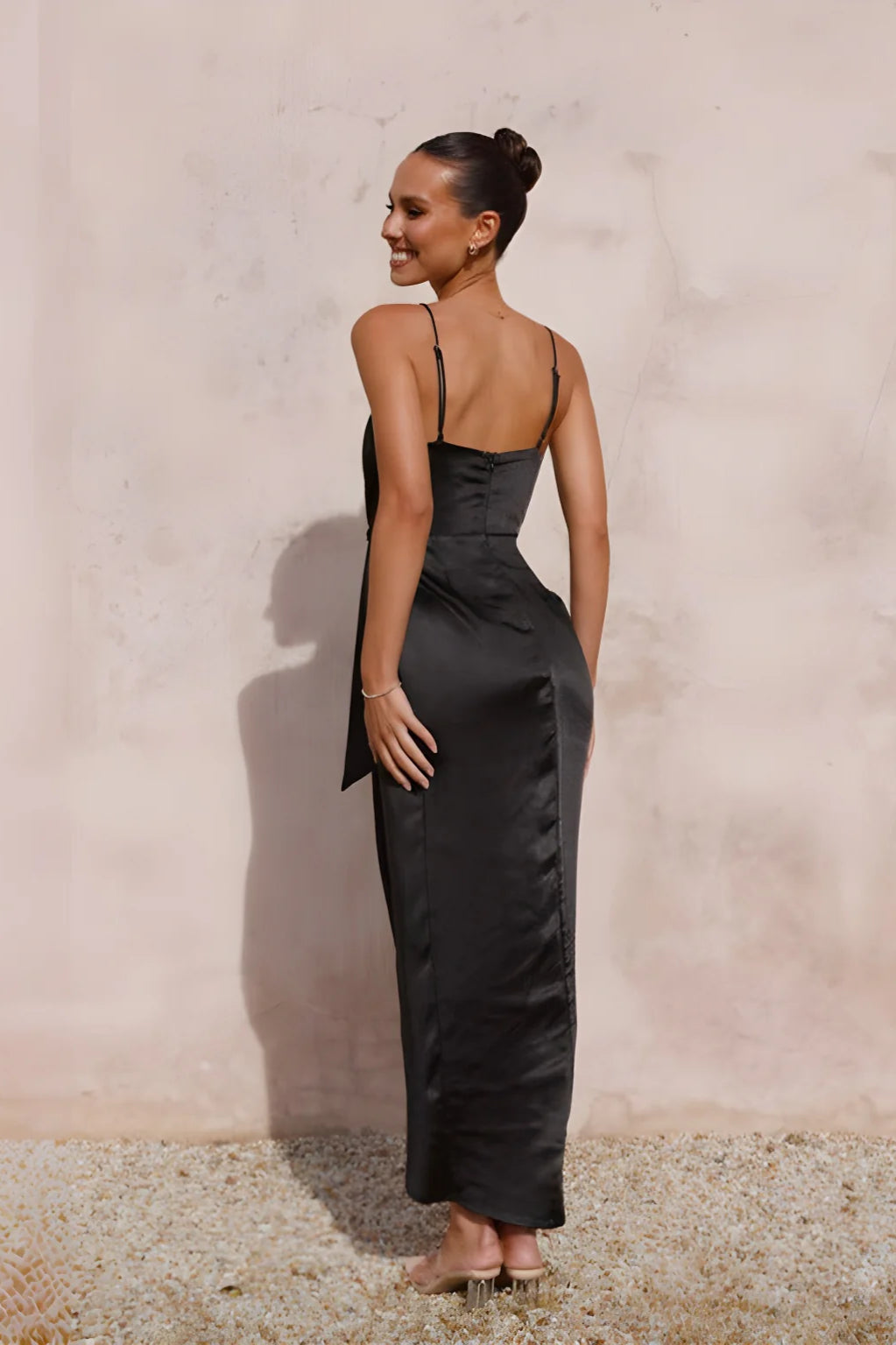 Elegante abito francese senza maniche con scollo a V