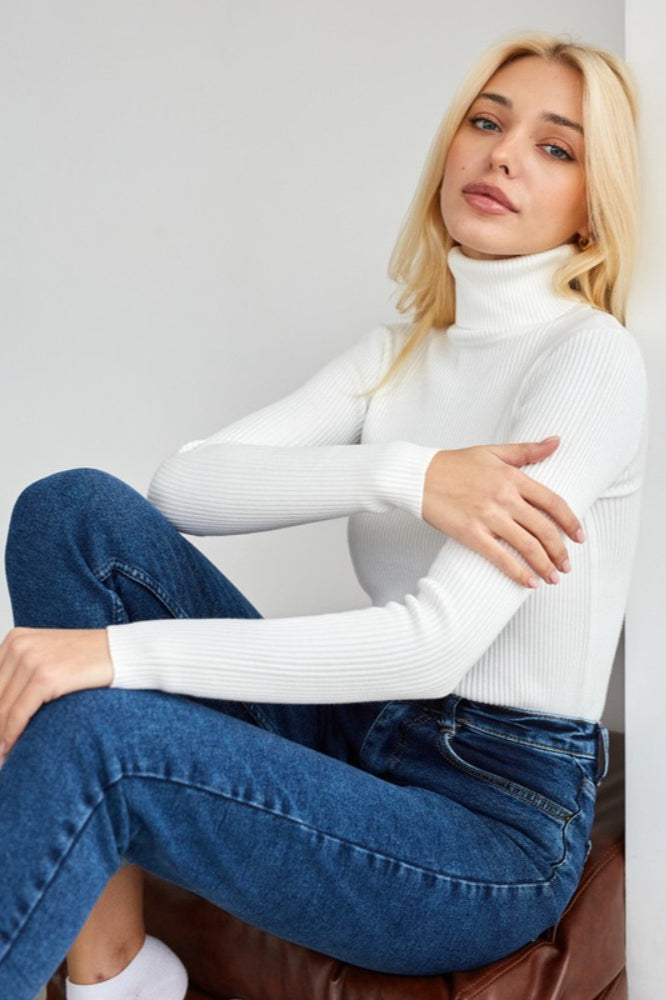 Maglione a collo alto a coste Eterna Contour