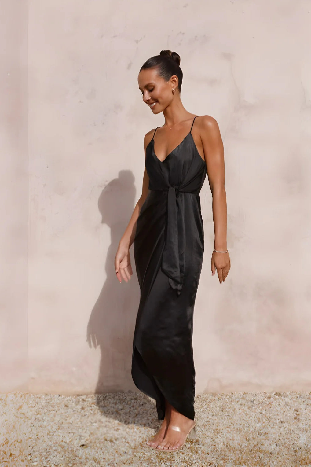 Elegante abito francese senza maniche con scollo a V
