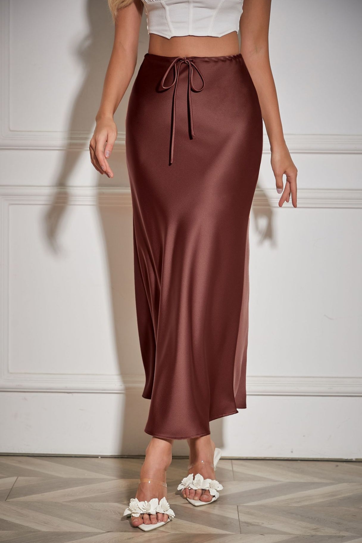 Elegante gonna lunga color moka con cintura in vita