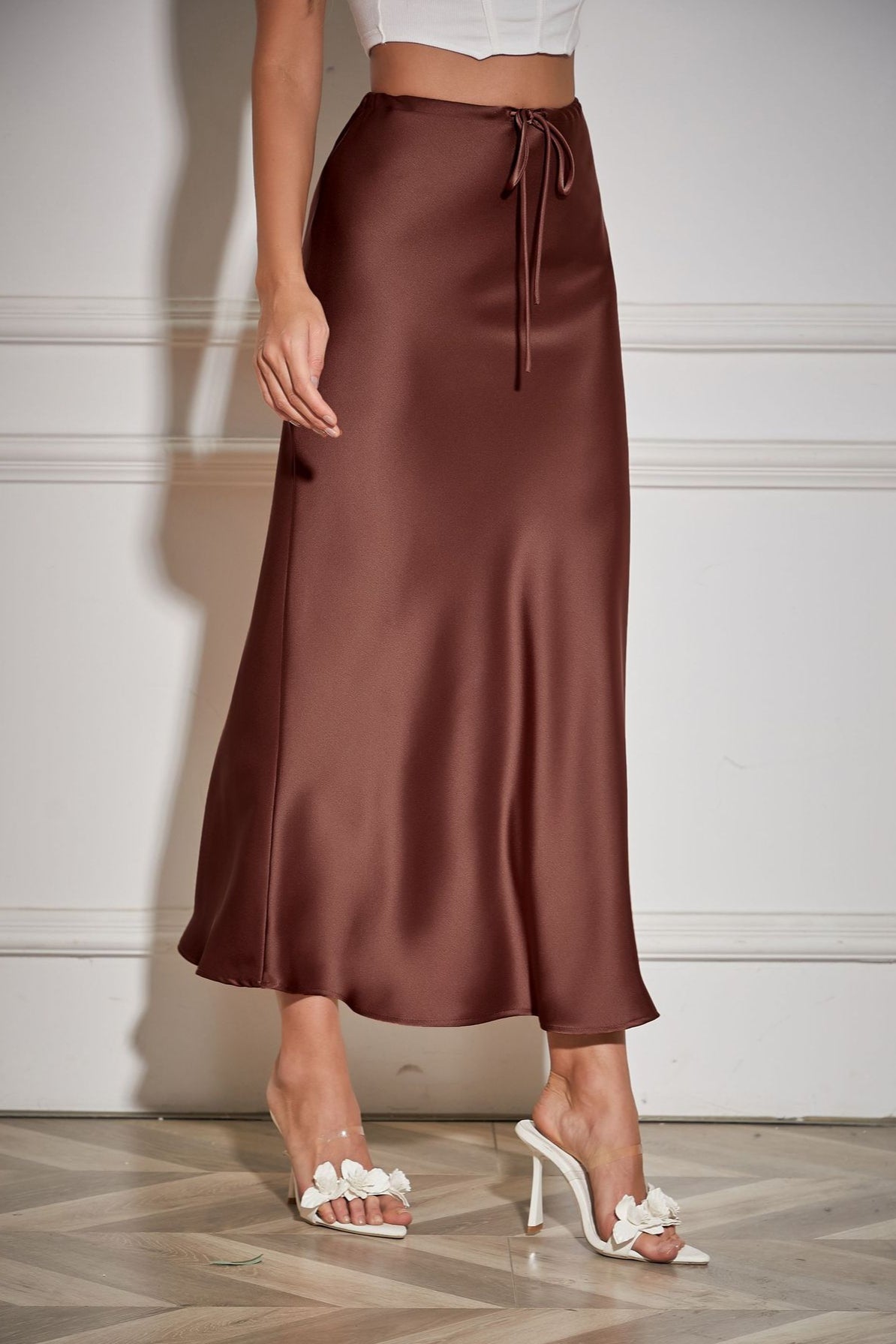 Elegante gonna lunga color moka con cintura in vita