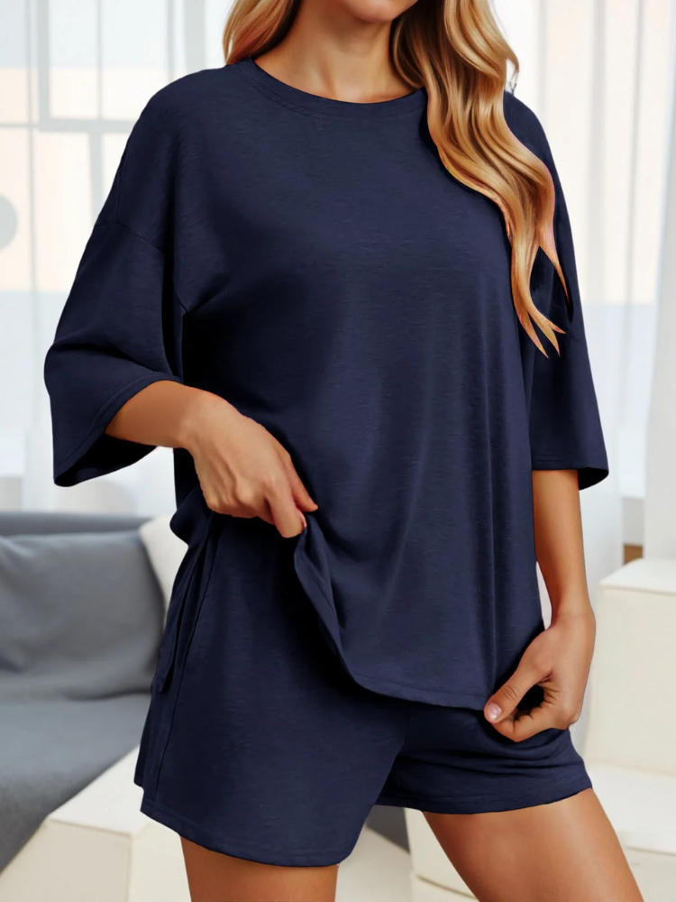 Completo da salotto morbido ed elasticizzato da donna: comodo ed elegante completo da 2 pezzi