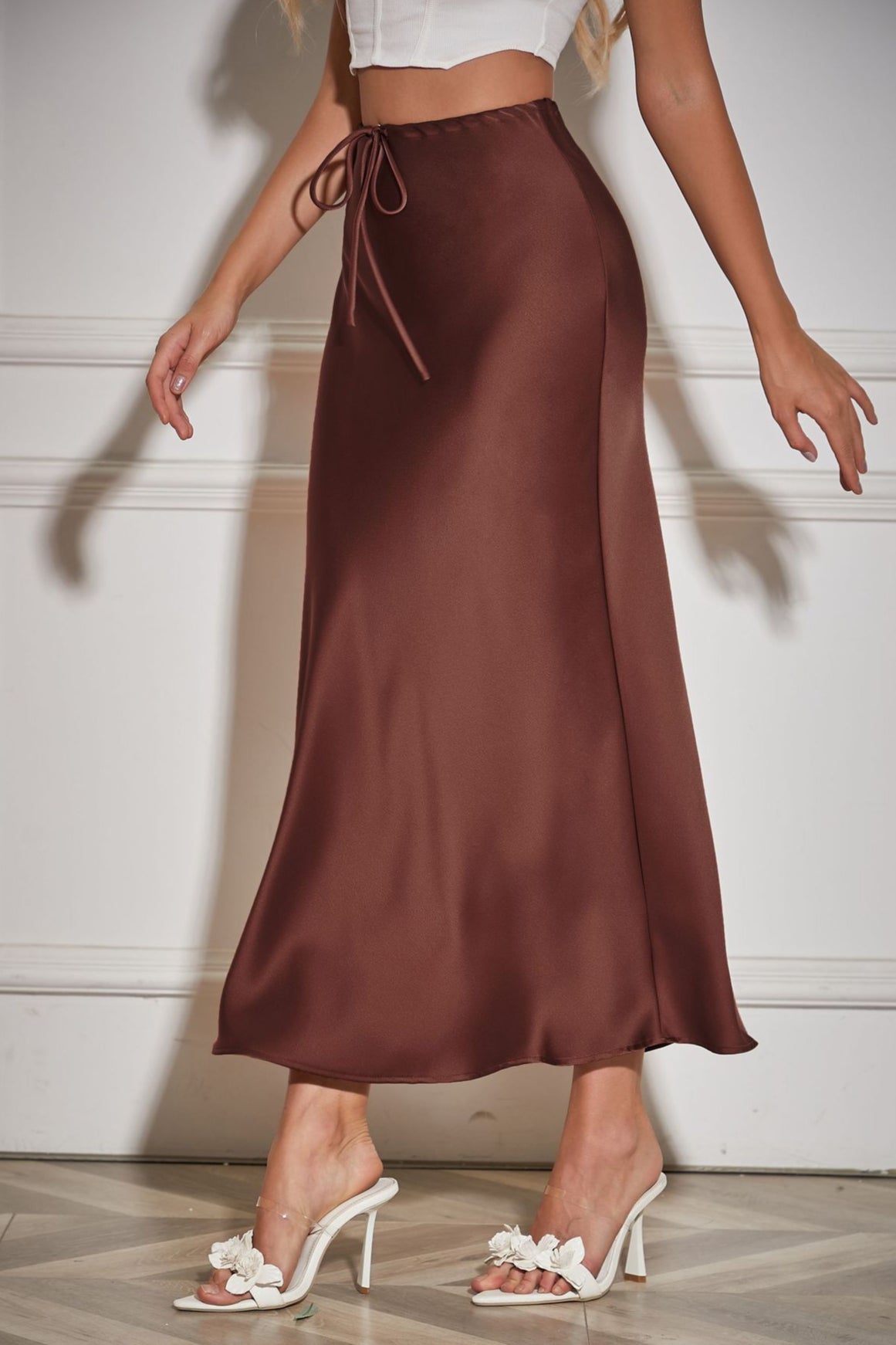 Elegante gonna lunga color moka con cintura in vita