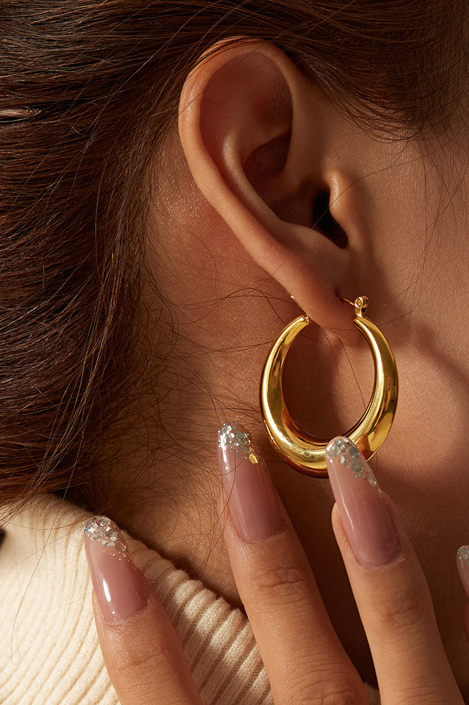 Eleganti orecchini a cerchio in oro da donna