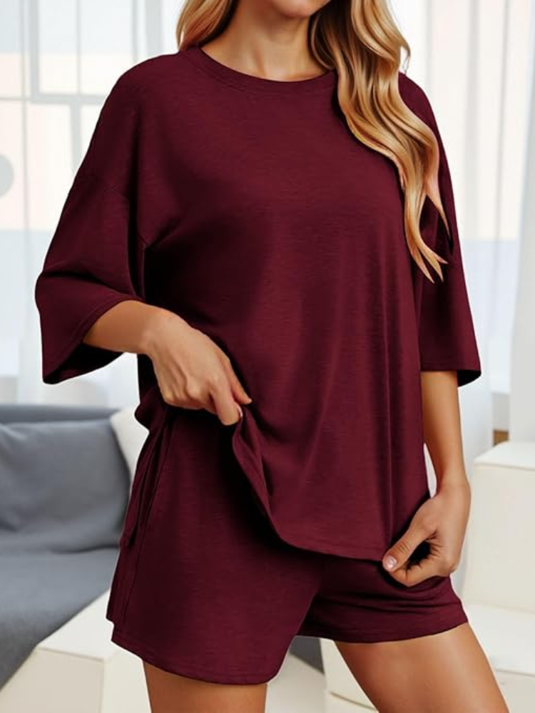 Completo da salotto morbido ed elasticizzato da donna: comodo ed elegante completo da 2 pezzi