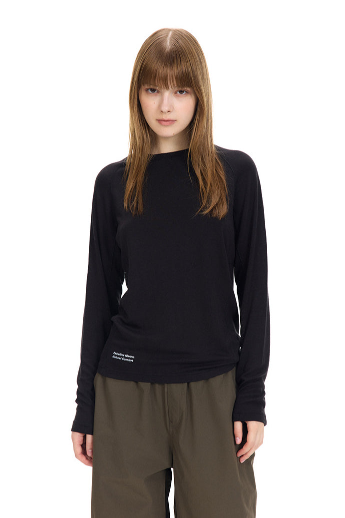 Pullover lungo nero con scollo a V da donna