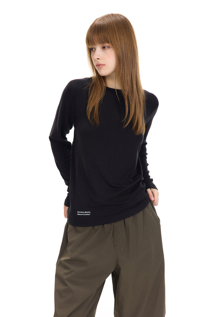 Pullover lungo nero con scollo a V da donna