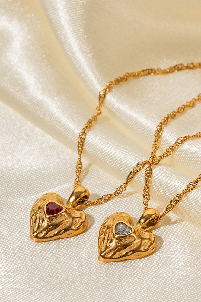 Collana con ciondolo a cuore in oro e pietra preziosa