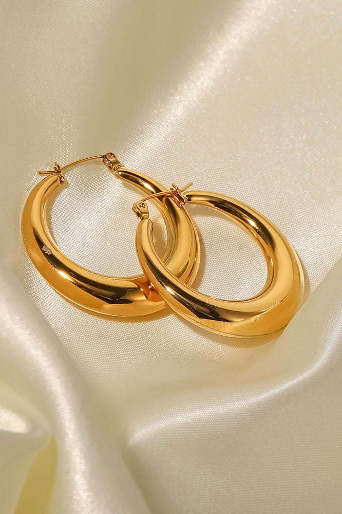 Eleganti orecchini a cerchio in oro da donna