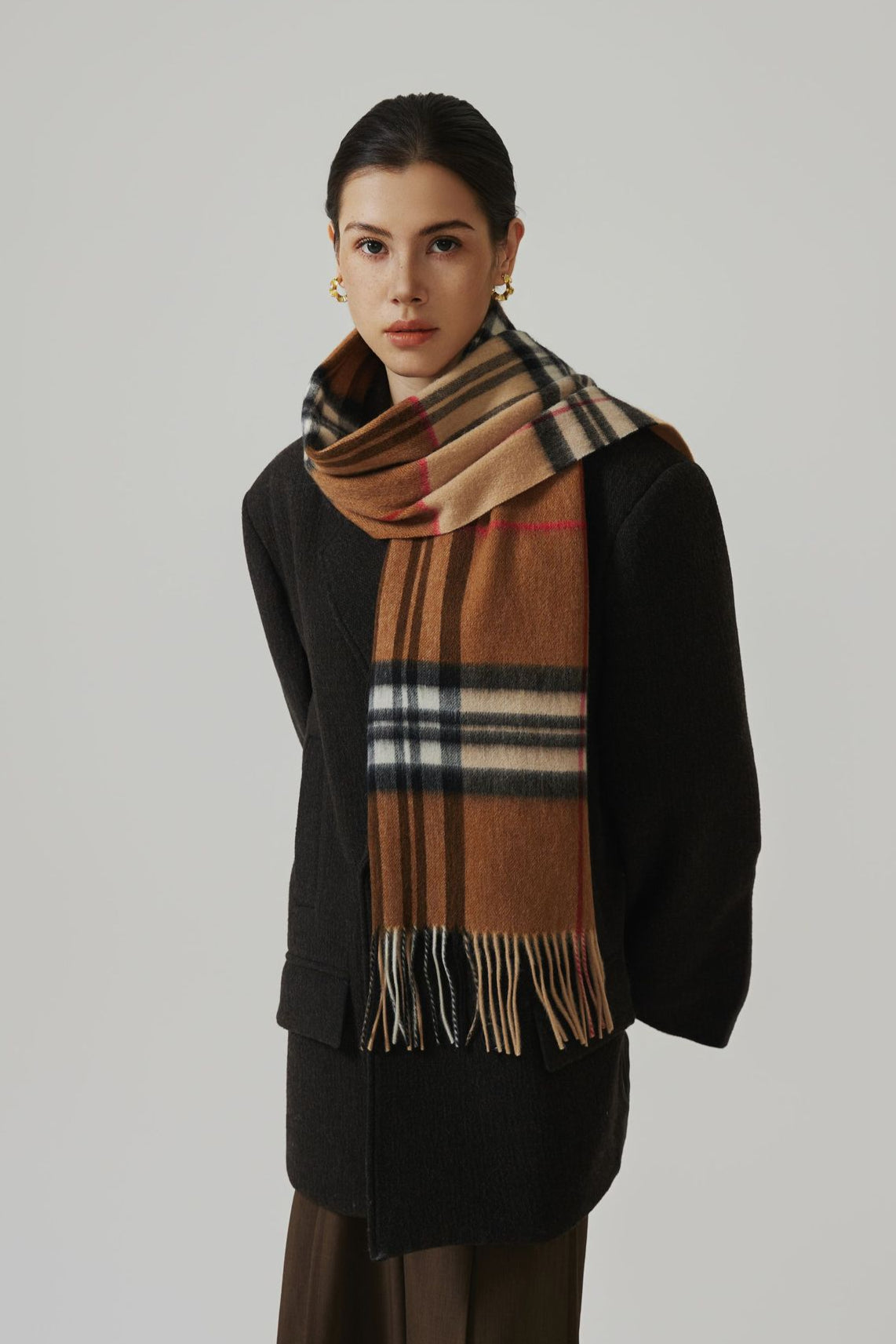 Sciarpa classica a quadri in cashmere con nappe