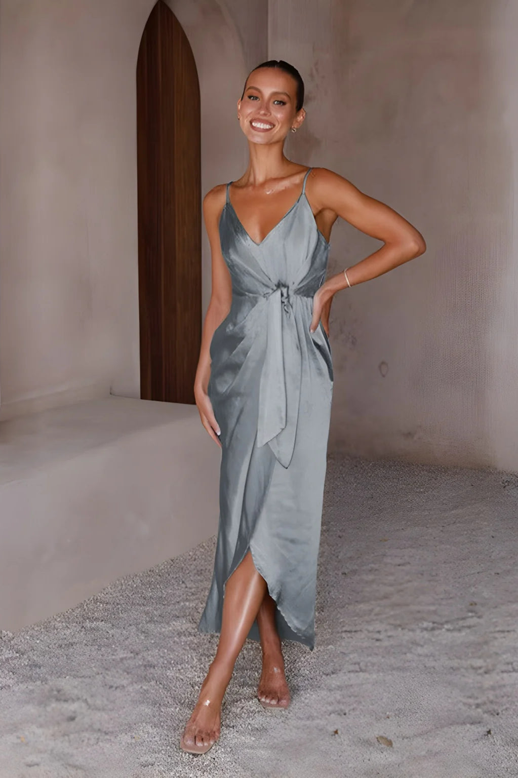 Elegante abito francese senza maniche con scollo a V