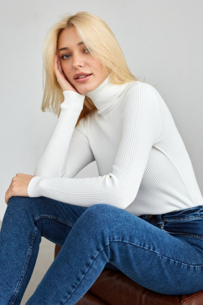 Maglione a collo alto a coste Eterna Contour