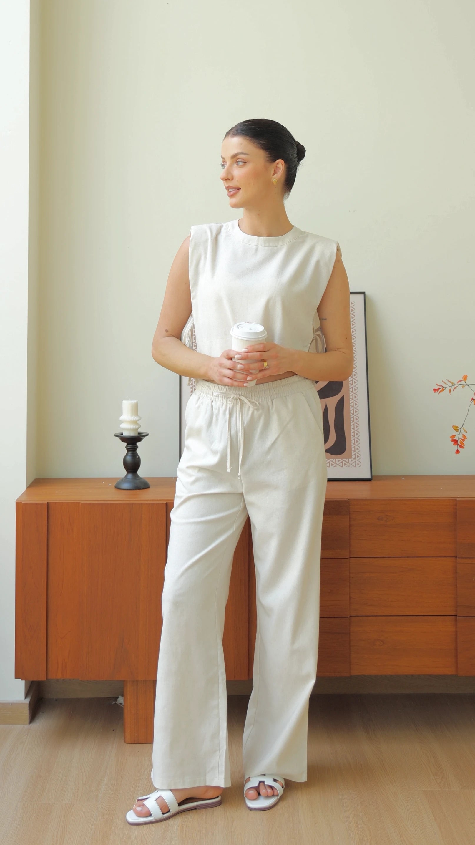 Set casual di pantaloni di lino e top corto in due pezzi