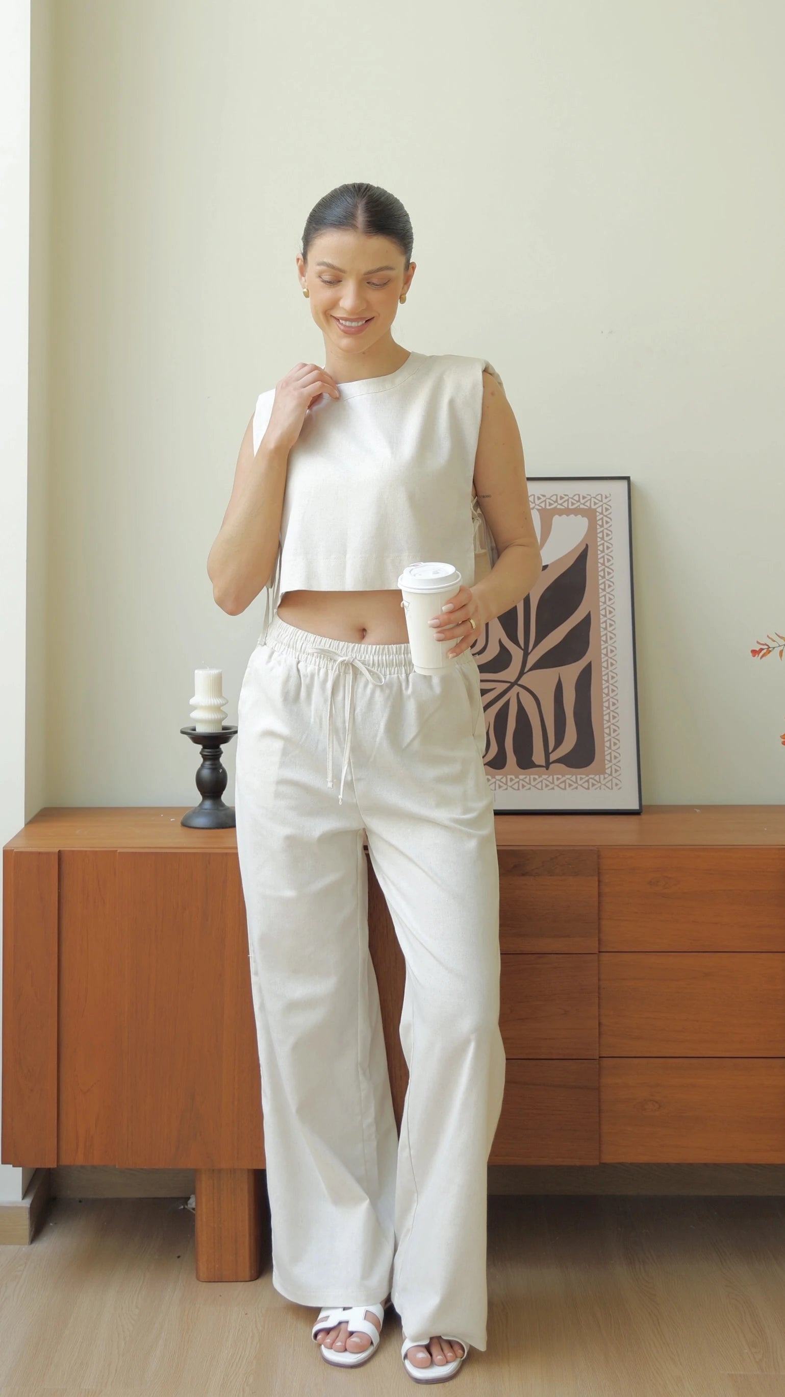 Set casual di pantaloni di lino e top corto in due pezzi