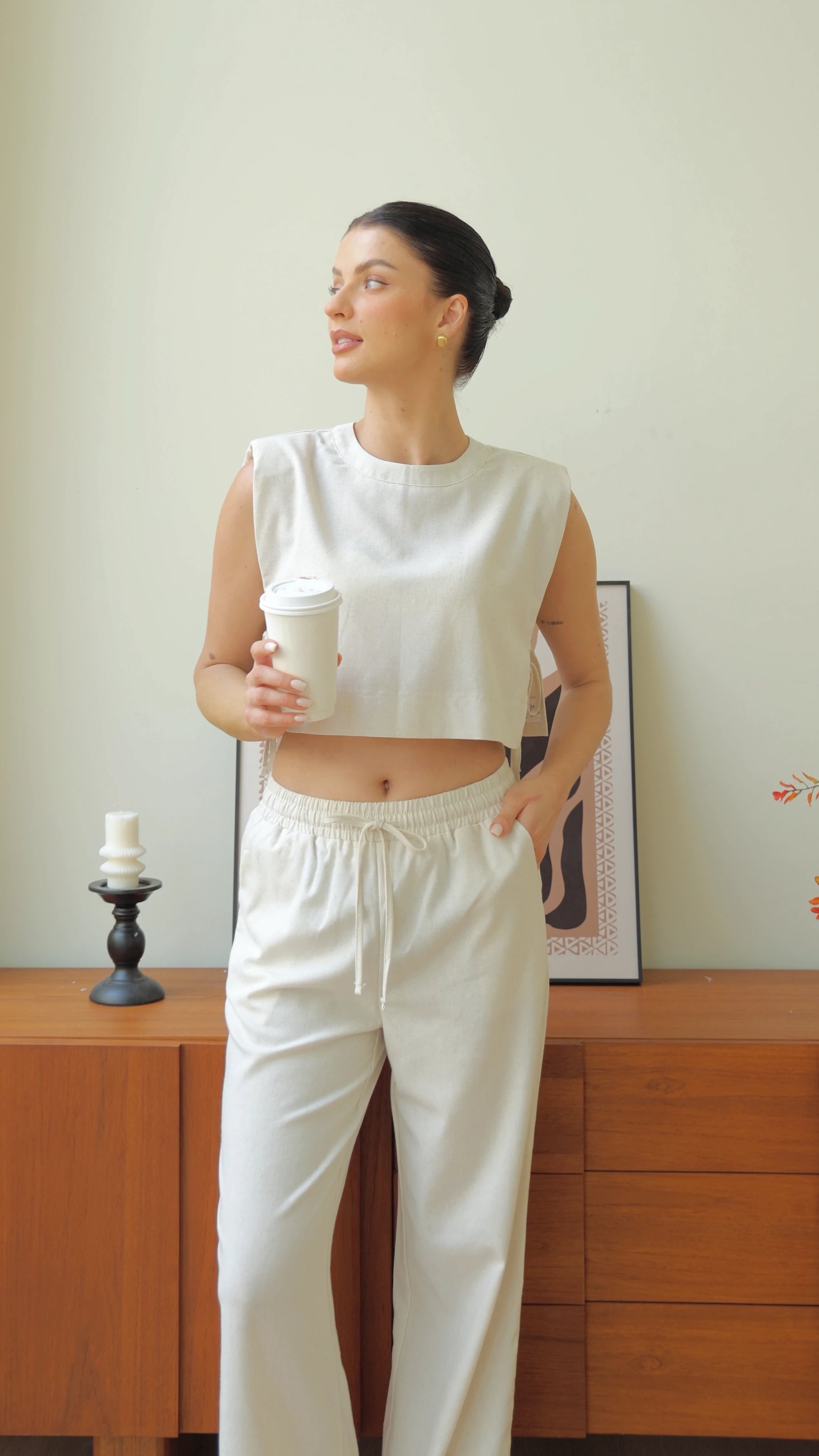 Set casual di pantaloni di lino e top corto in due pezzi