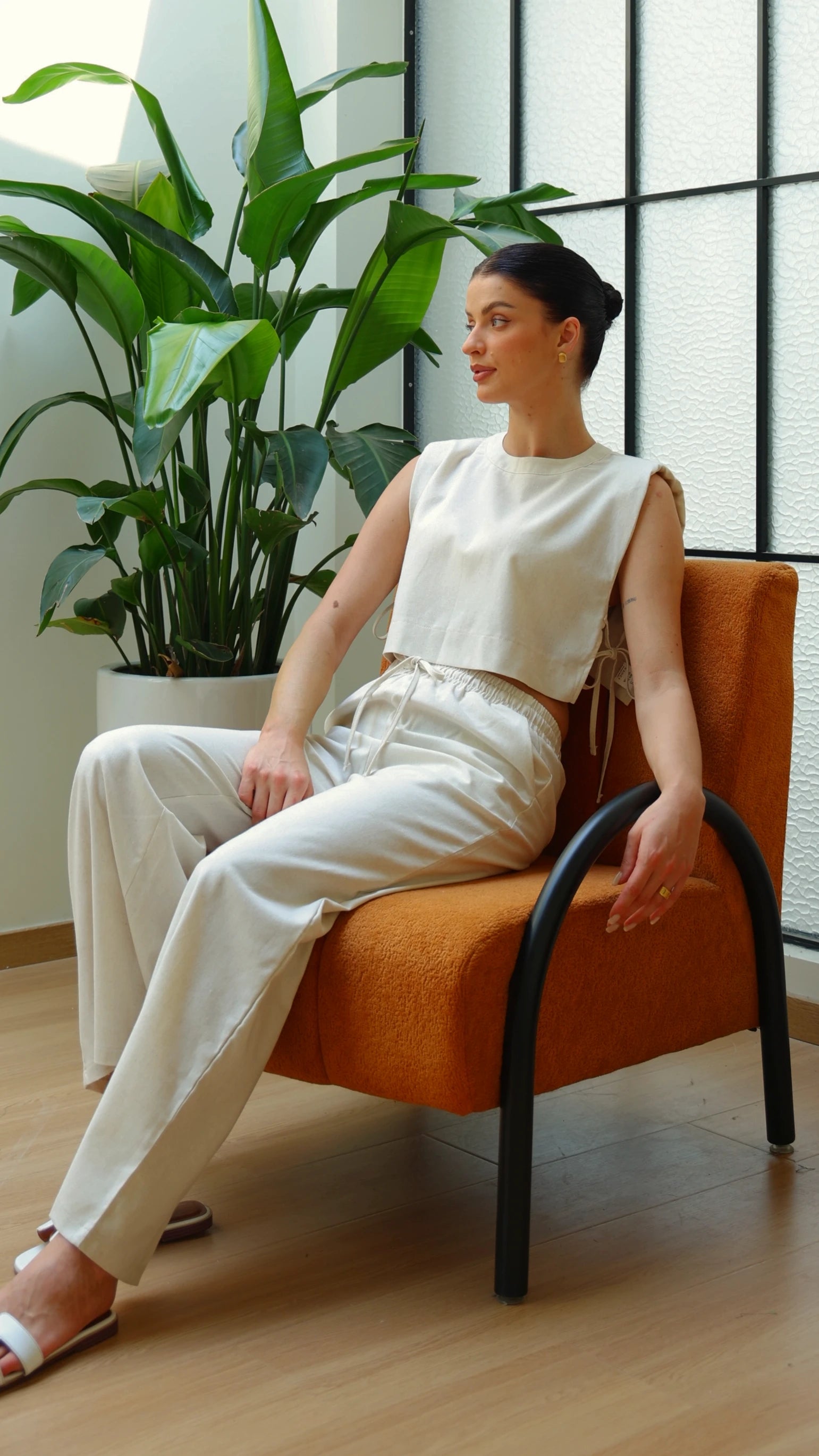 Set casual di pantaloni di lino e top corto in due pezzi