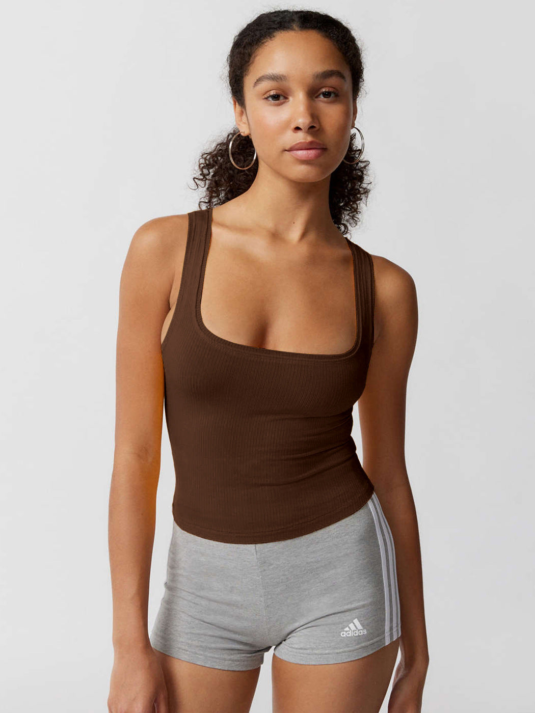 Top corto sexy a coste lavorato a maglia marrone