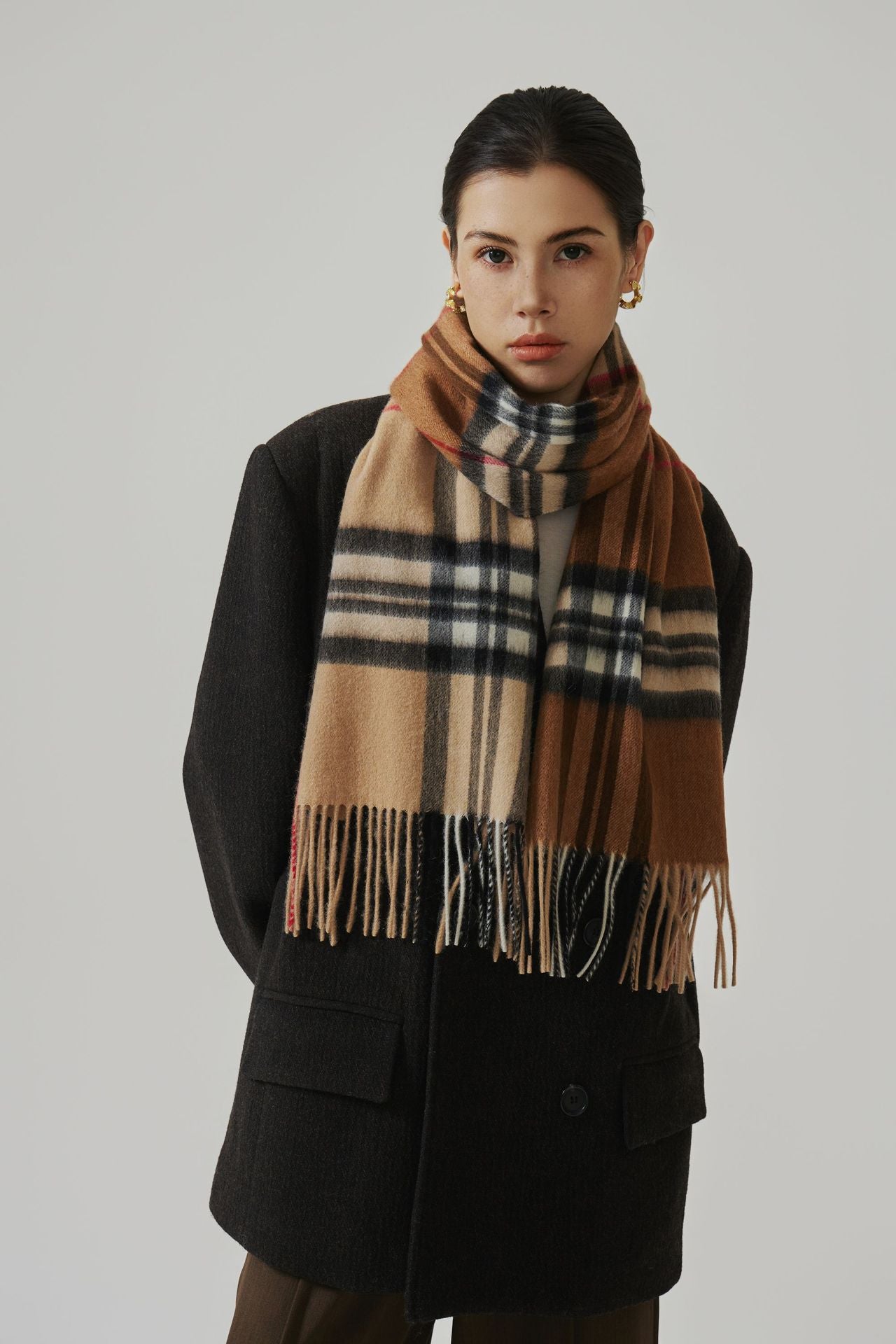 Sciarpa classica a quadri in cashmere con nappe