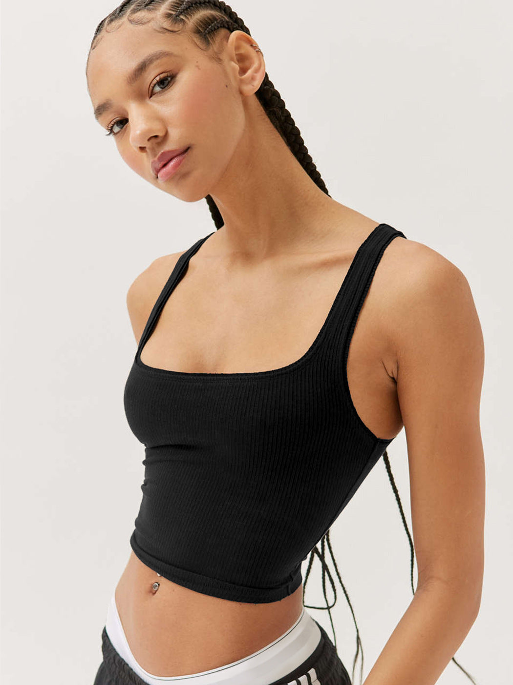 Top corto sexy a coste in maglia nera