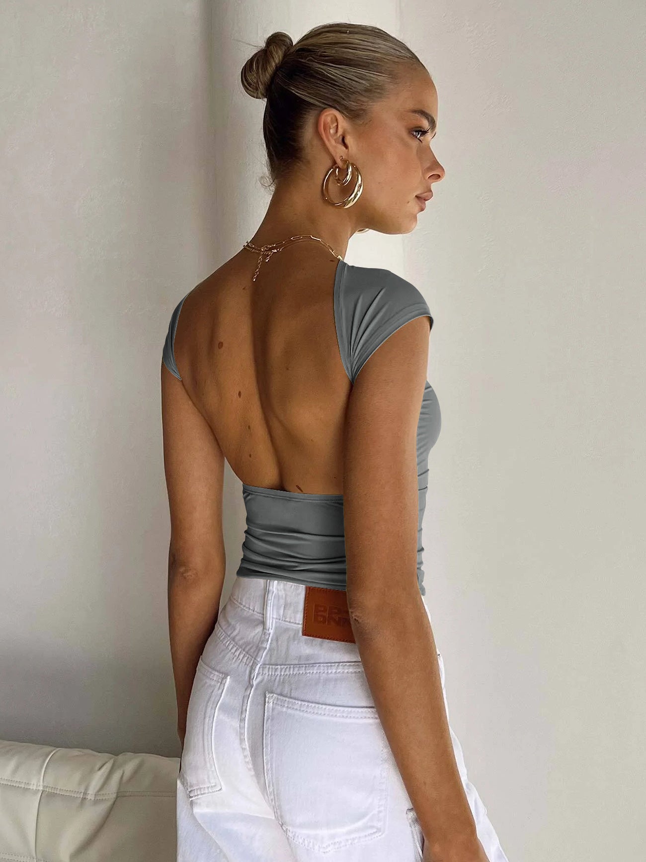 Top corto traspirante aderente con schiena scoperta sexy grigio scuro