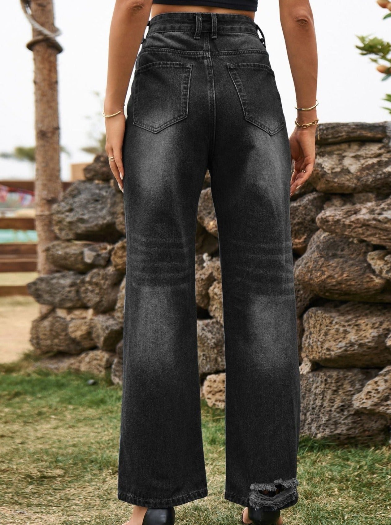 Jeans a taglio dritto strappati lavati con chiusura a bottoni a vita alta