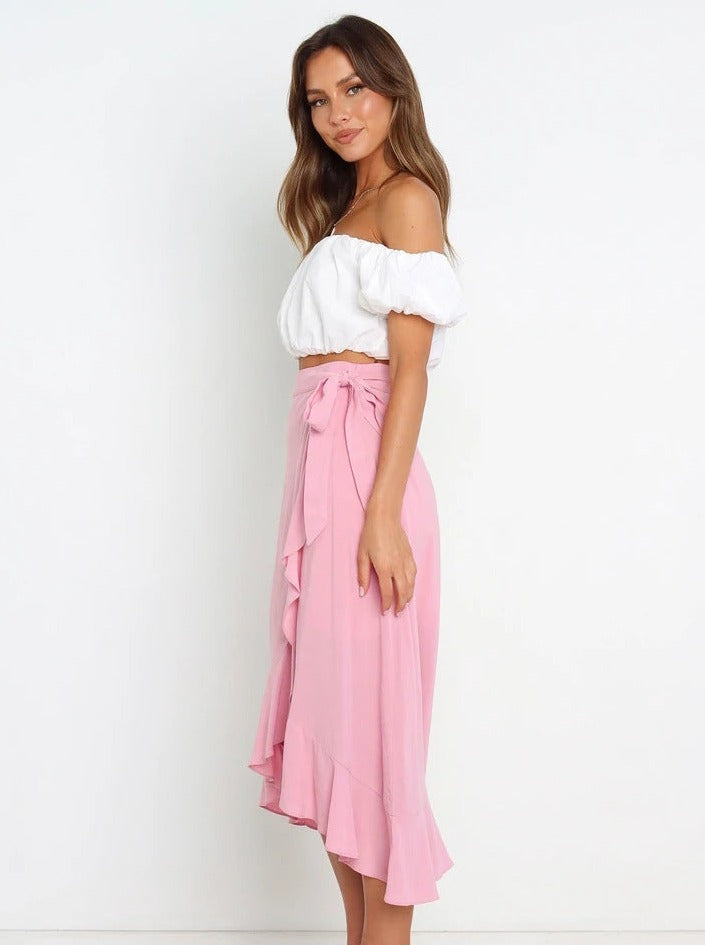 Gonna lunga asimmetrica con volant in vita e cintura rosa tenue