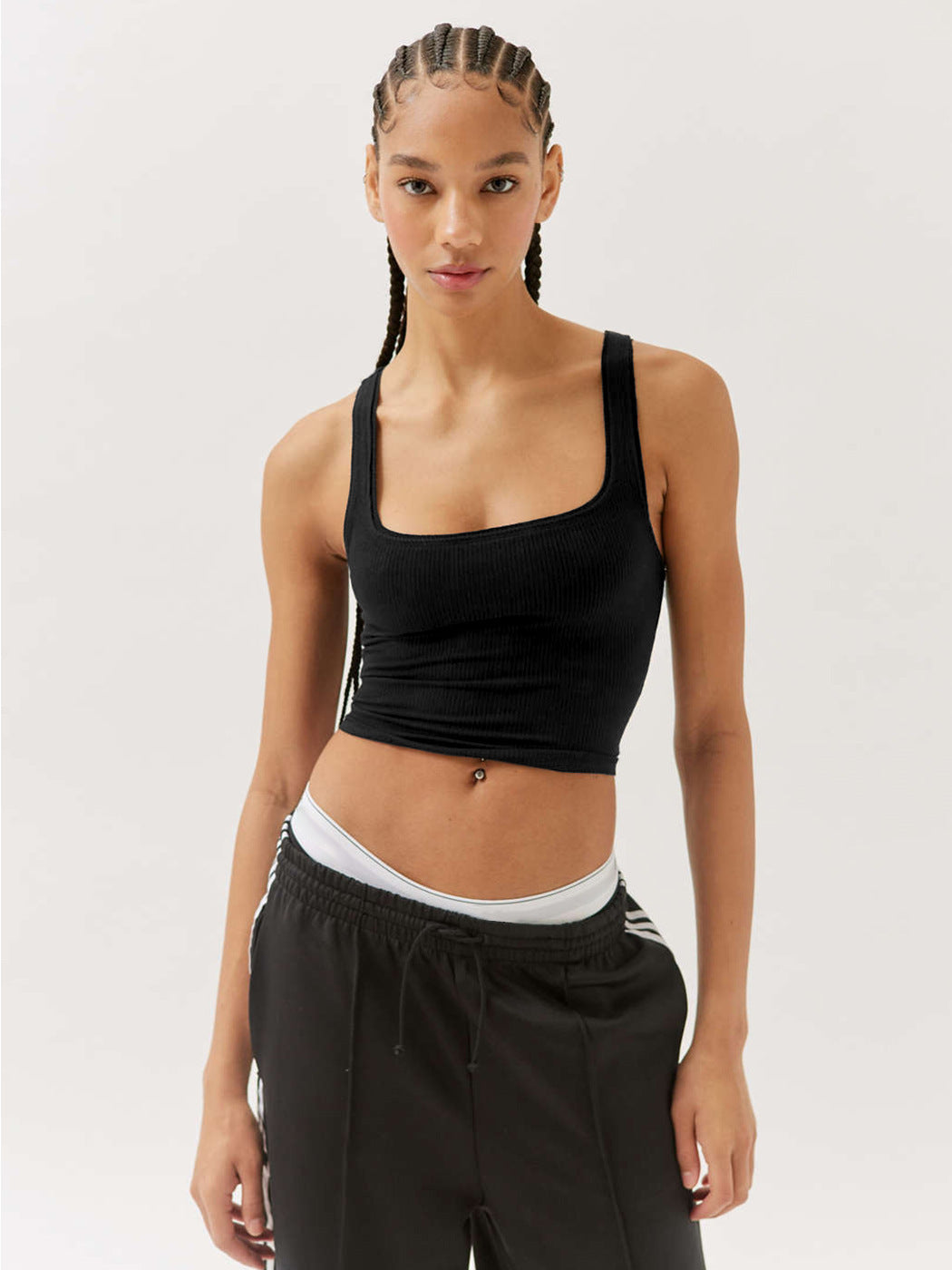 Top corto sexy a coste in maglia nera