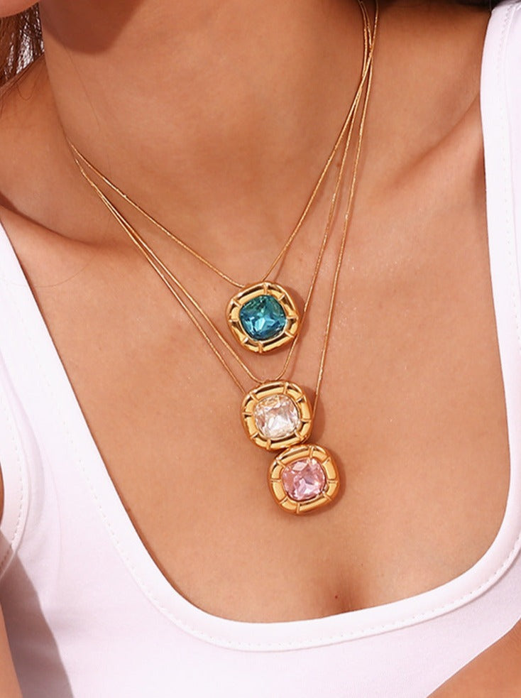 Collana con zirconi a forma di fiore quadrato arrotondato placcato oro 18 carati