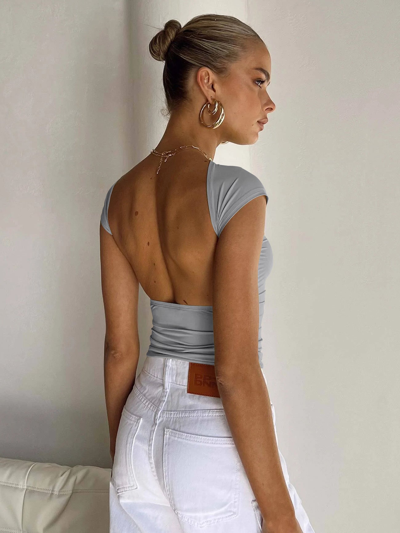 Top corto traspirante aderente con schiena scoperta, elegante e sexy, grigio