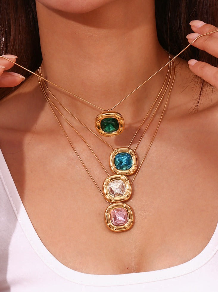 Collana con zirconi a forma di fiore quadrato arrotondato placcato oro 18 carati