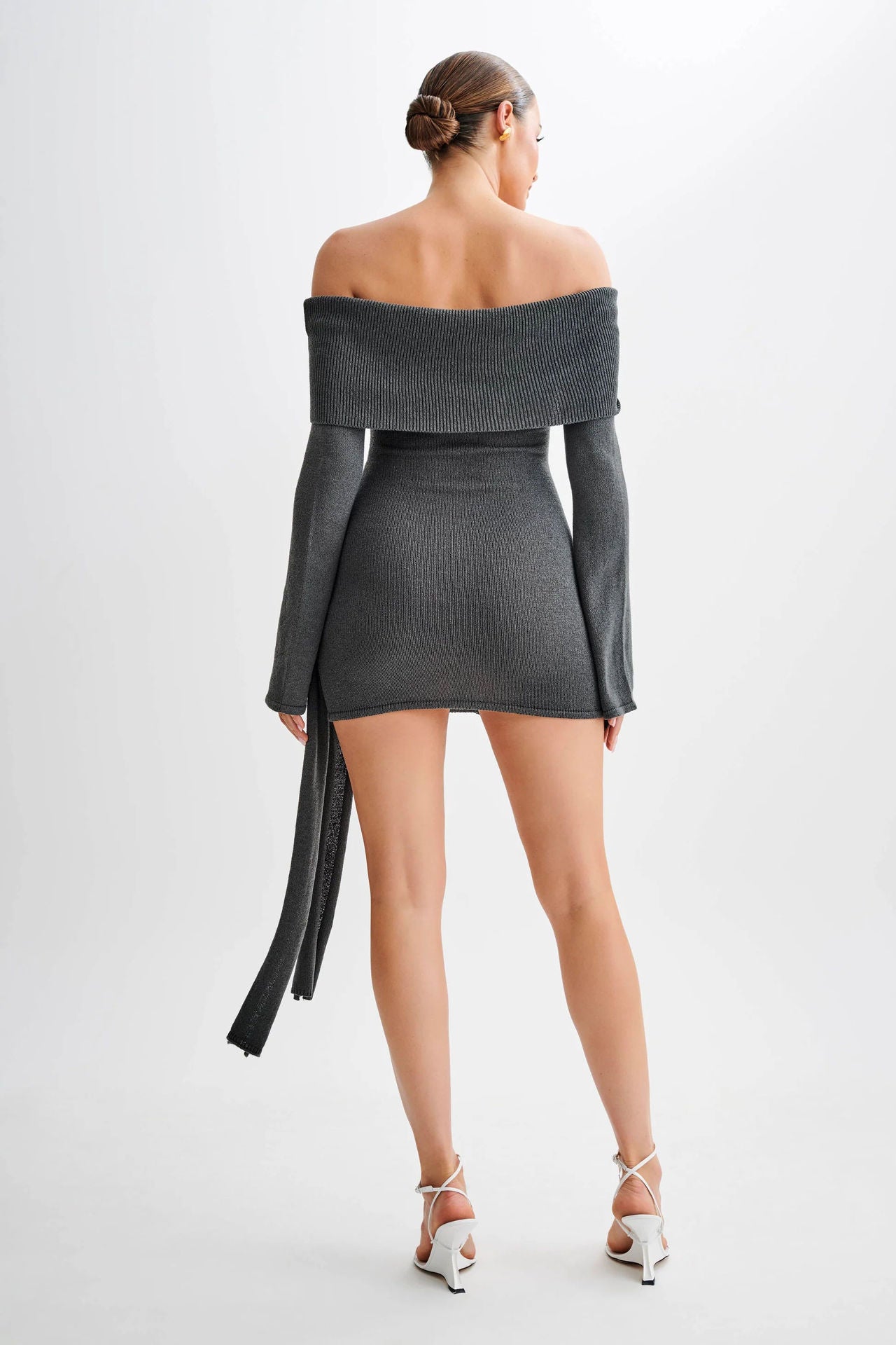 Abito da donna in maglia testurizzata con spalle scoperte