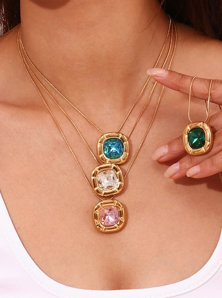 Collana con zirconi a forma di fiore quadrato arrotondato placcato oro 18 carati