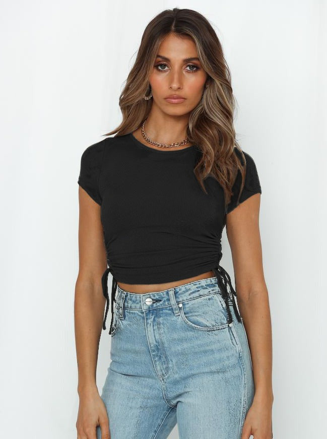 Camicia attillata nera con coulisse e girocollo