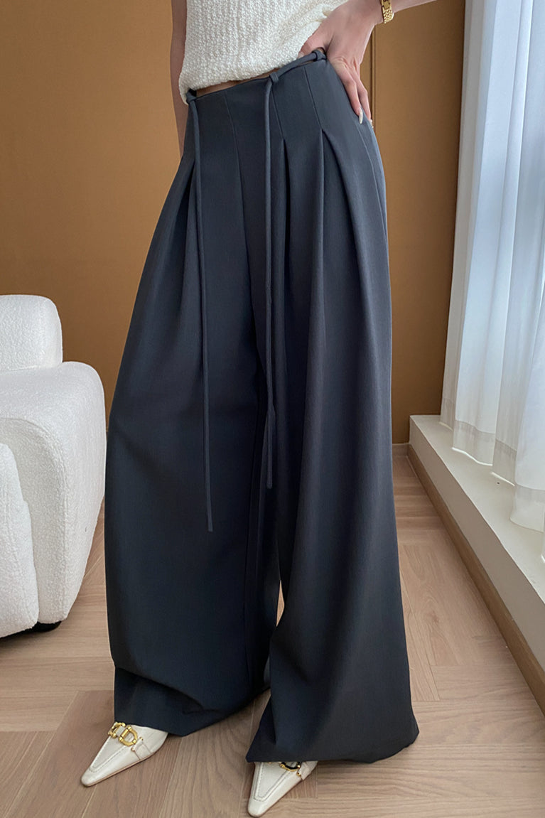 Lussuosi pantaloni a vita alta e gamba larga